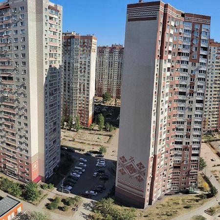 Apartment Near Metro Pozniaky Kijów Zewnętrze zdjęcie
